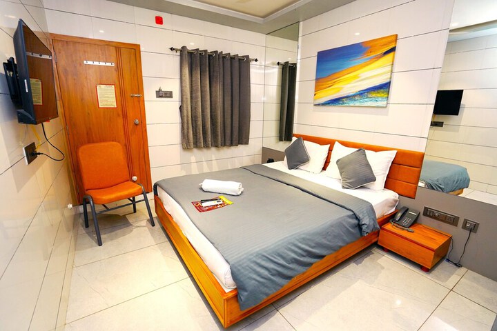 Room 32 of 43