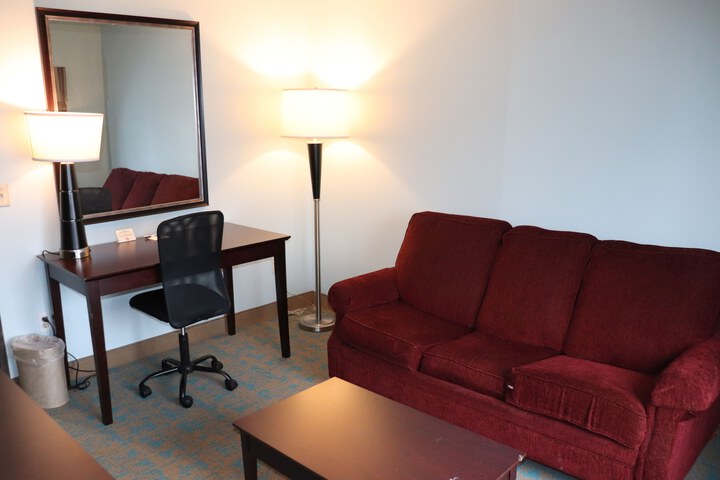 Lounge 44 of 55