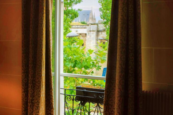 Room 93 of 142