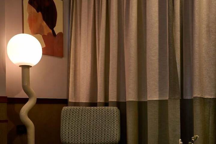Room 13 of 27