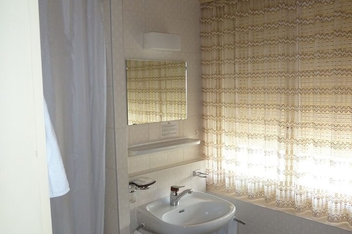 Room 15 of 21
