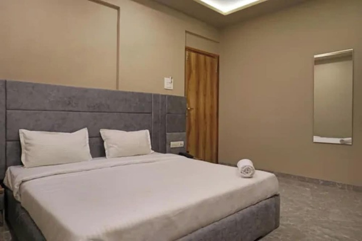 Room 11 of 29