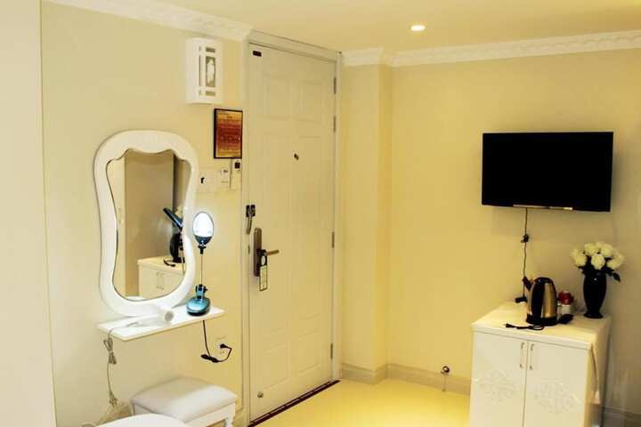 Room 5 of 19