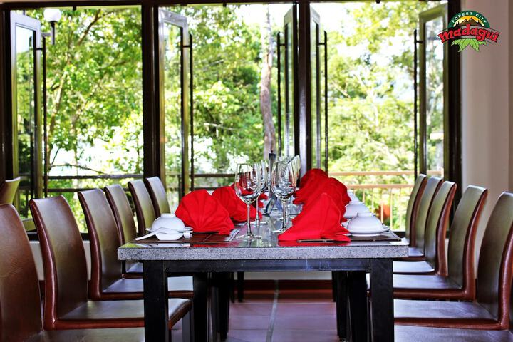 Dining 60 of 92