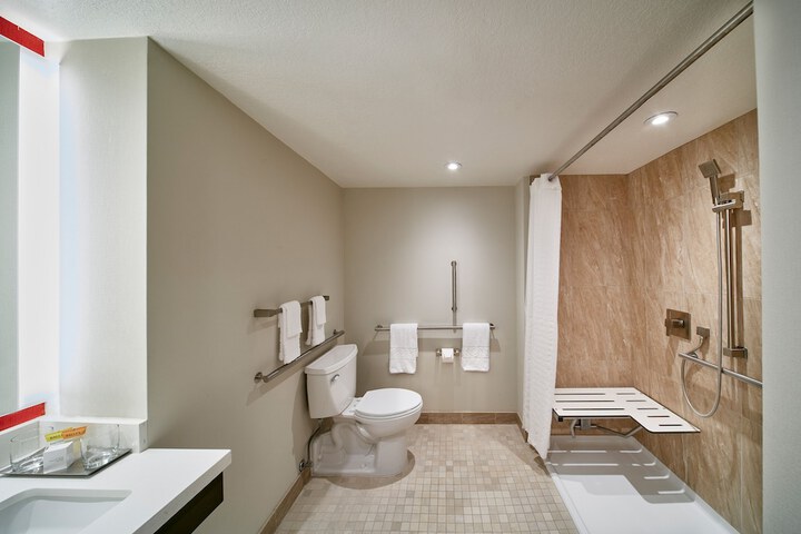 Resort Room 1 King (16 of 33)