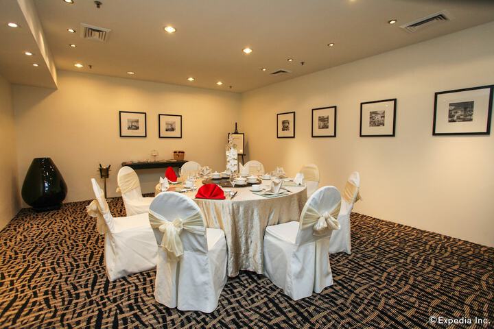 Ballroom/Hall 69 of 75