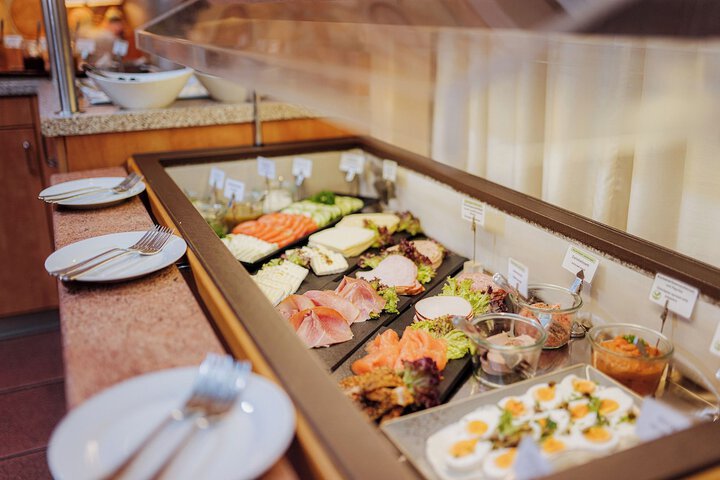 Dining 53 of 63