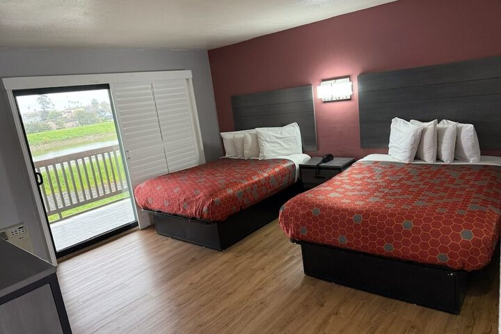 2 Queen Beds (11 of 11)