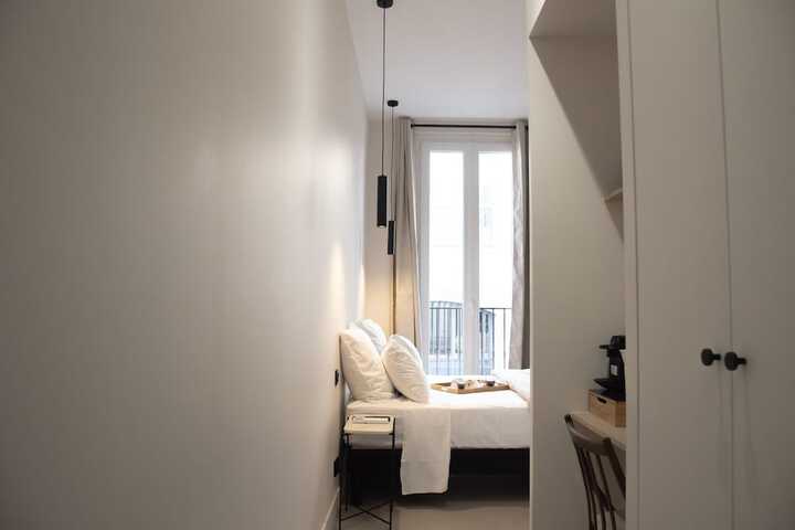 Room 9 of 18