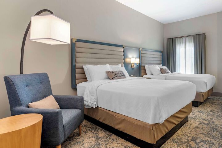 2 Queen Beds (6 of 12)