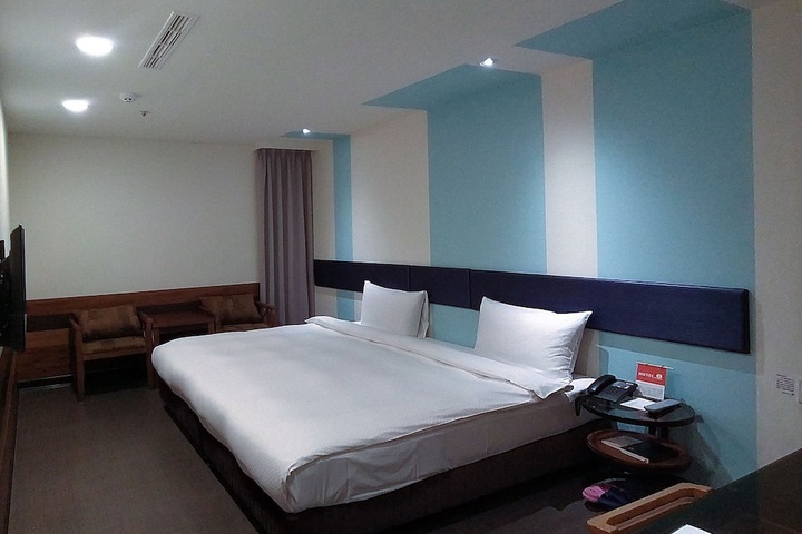 Room 22 of 68