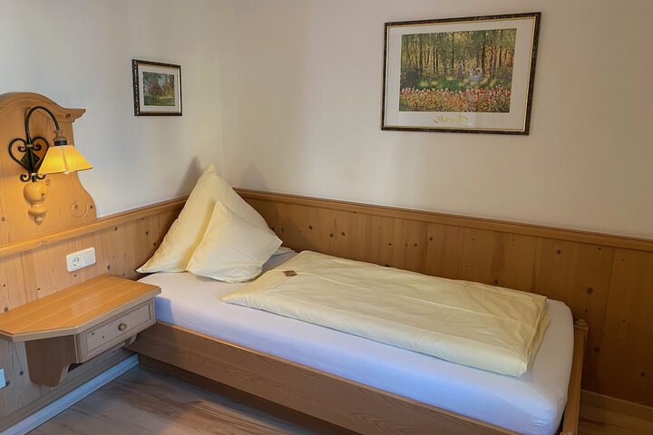 Room 6 of 30