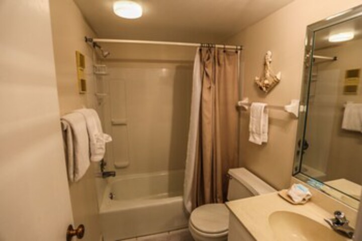 Room 4 of 28