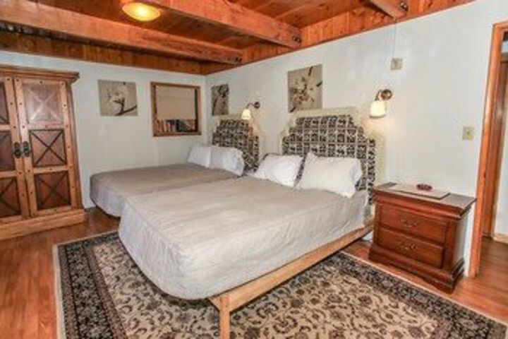 Room 8 of 32