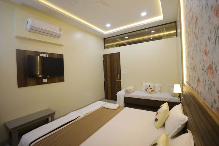 Room 10 of 26
