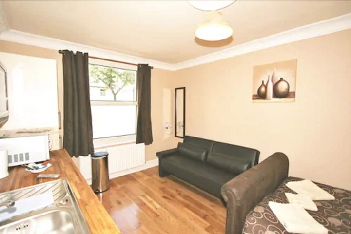 Room 16 of 28