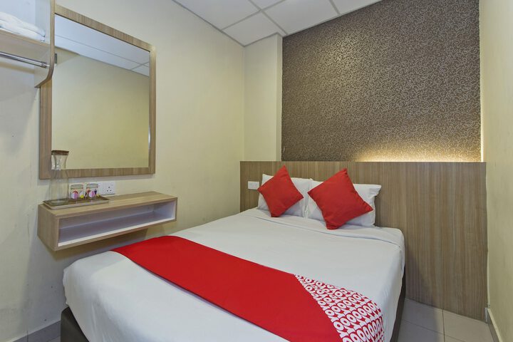 Room 12 of 37