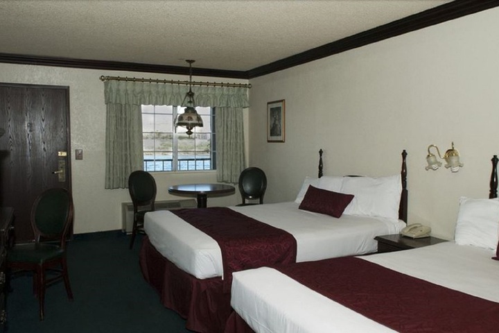 2 Double Beds (9 of 11)