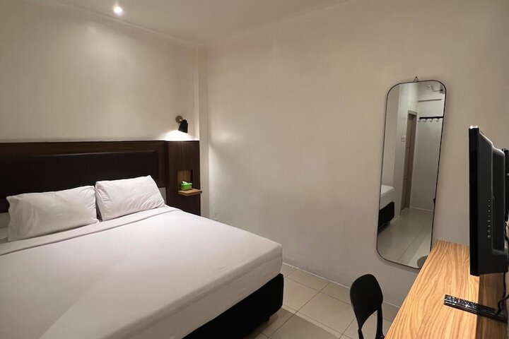 Room 13 of 20