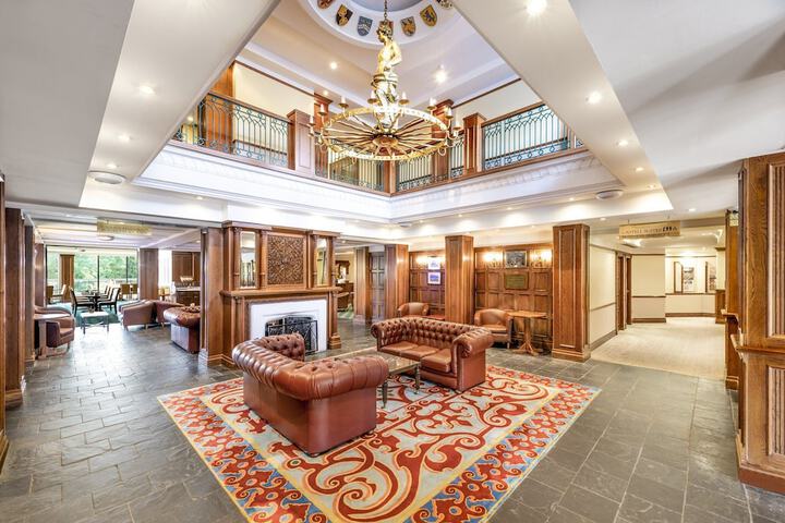 Entrance & Lobby