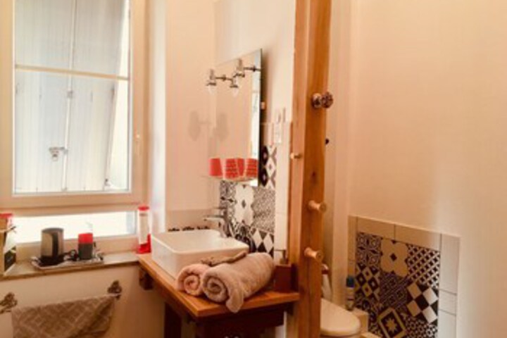 Room 4 of 27