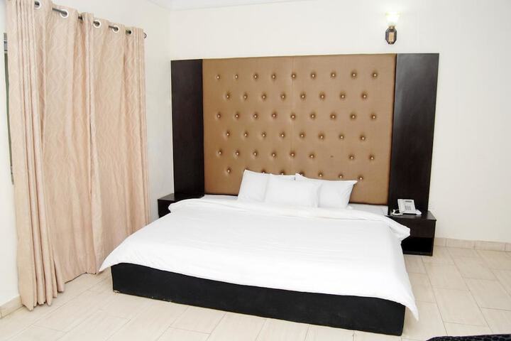 Room 4 of 28