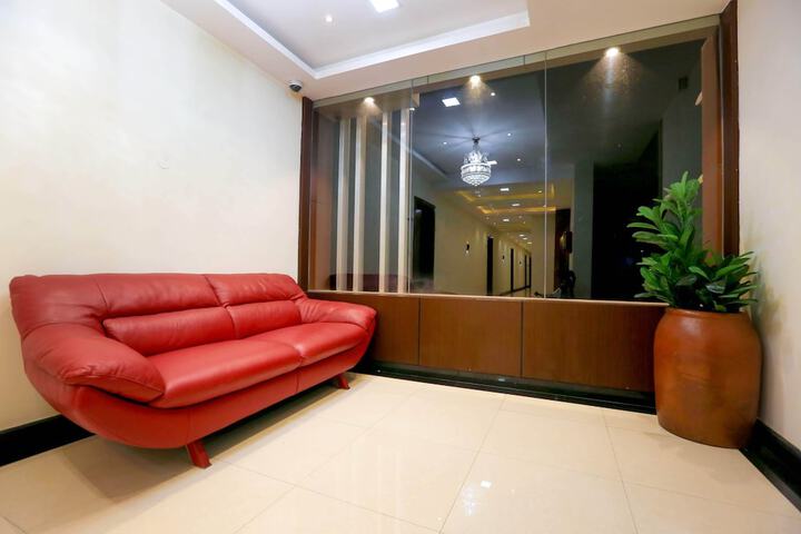 Room 5 of 8