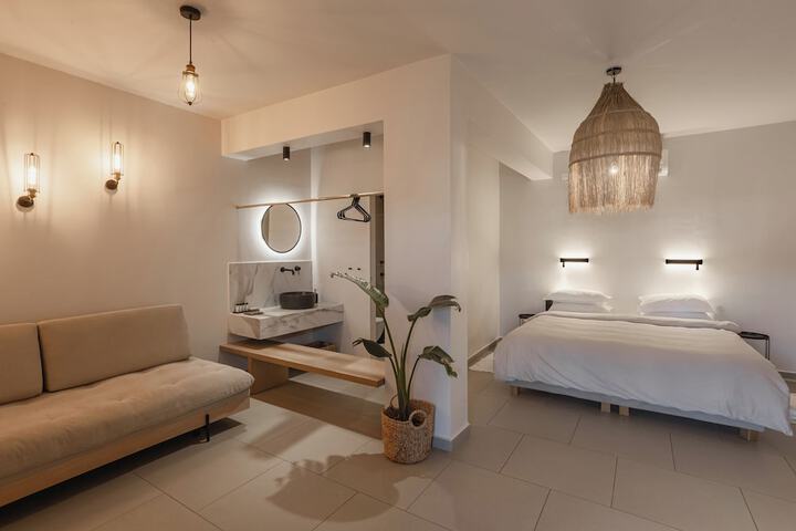 Room 2 of 87