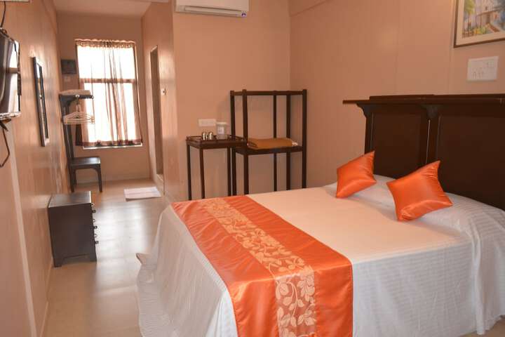 Room 7 of 37