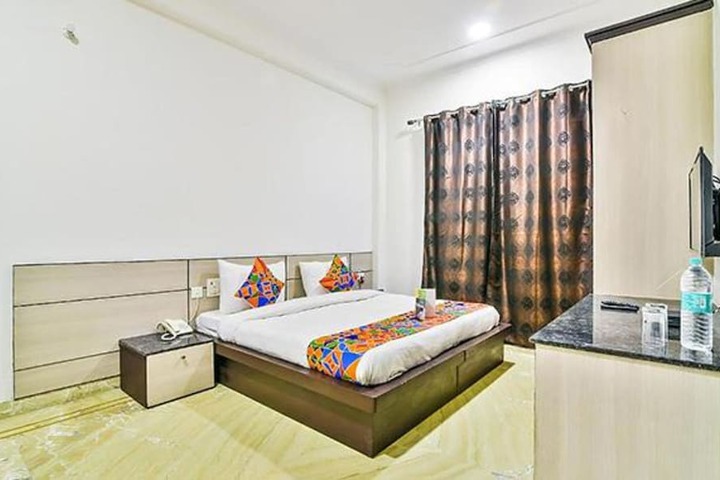 Room 8 of 20