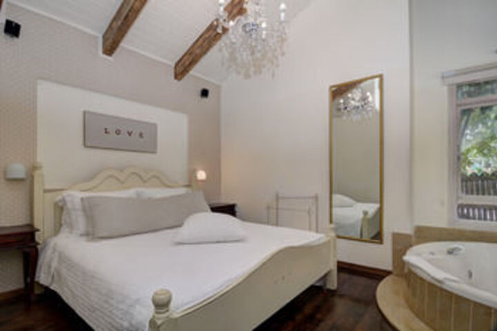 Room 9 of 21