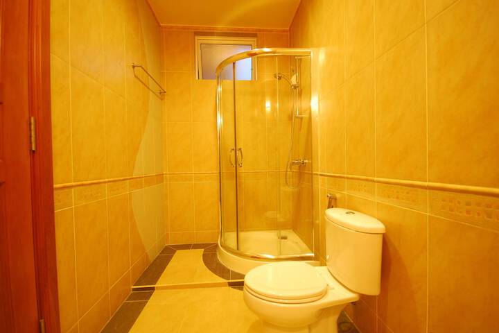 Room 4 of 17