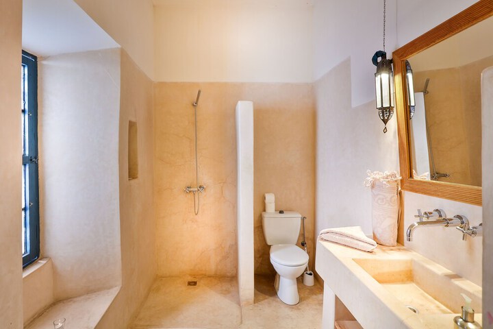 Clean Restrooms