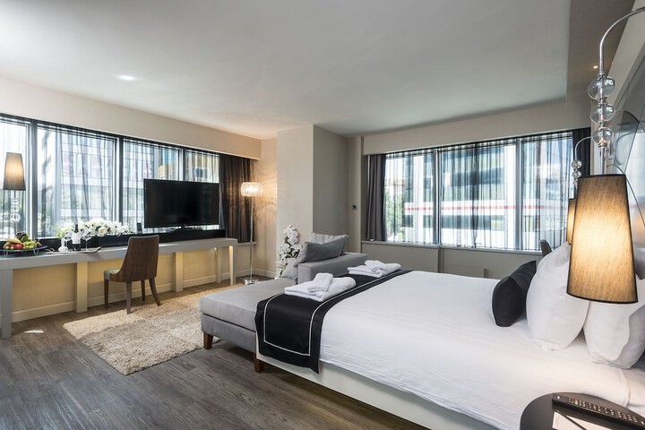 Room 8 of 48
