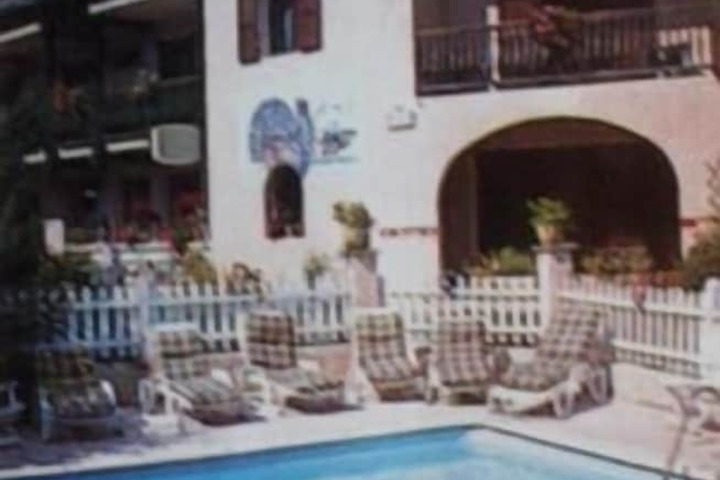 Pool 20 of 60
