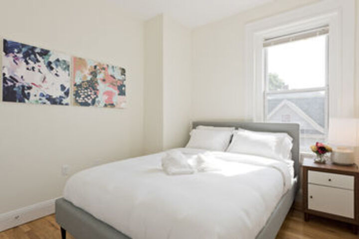Room 3 of 10