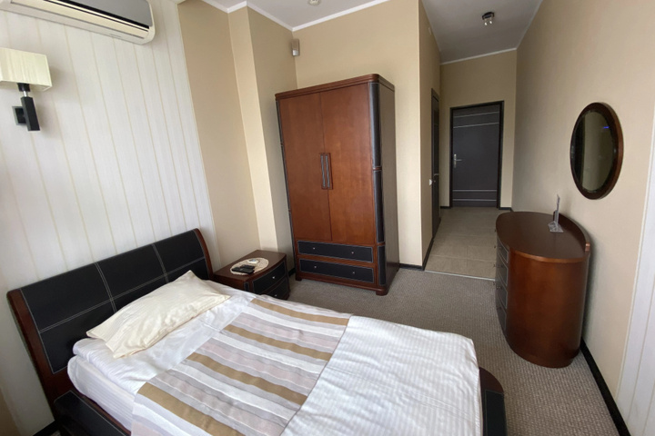 Room 6 of 31