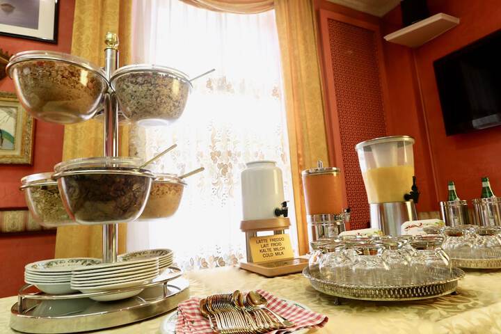 Dining 40 of 58