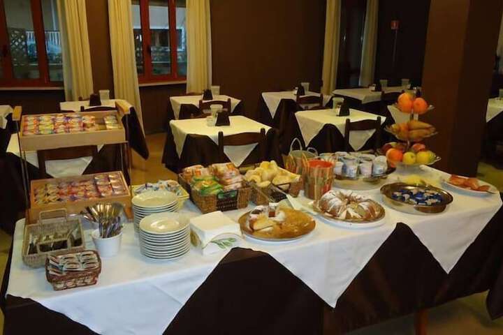 Breakfast buffet