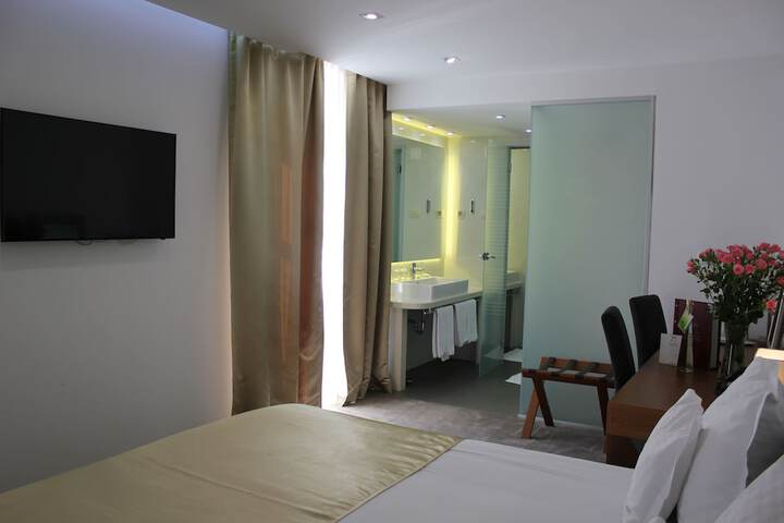 Room 4 of 86