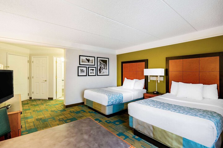 Double Accessible King Size Bed (4 of 10)