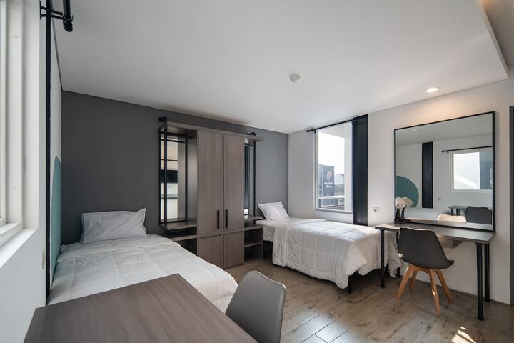 Room 10 of 20