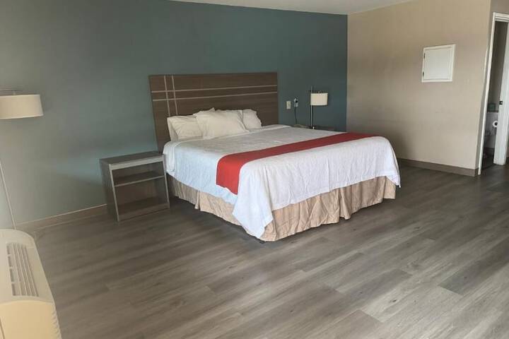 Room 9 of 16