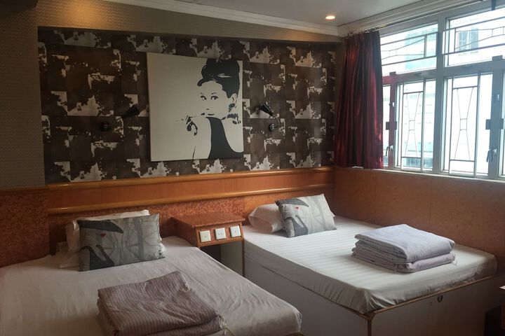 Room 9 of 30