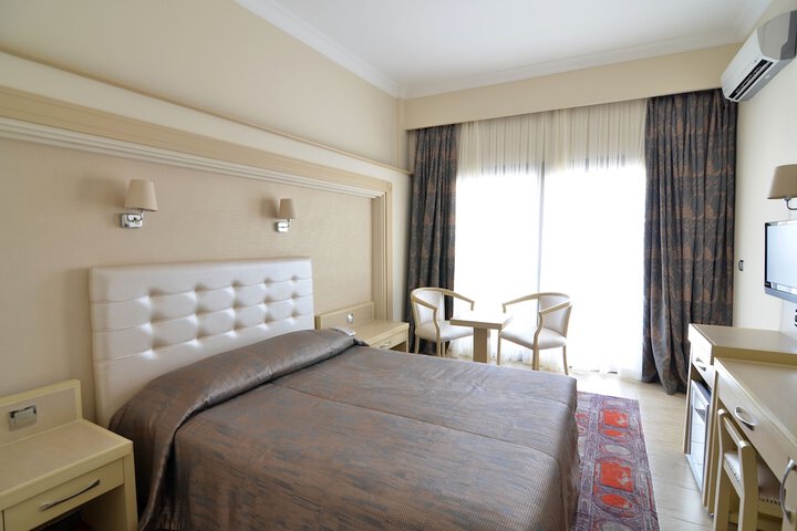 Room 21 of 177