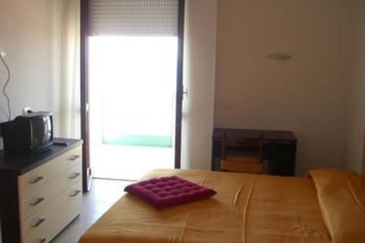 Room 20 of 33