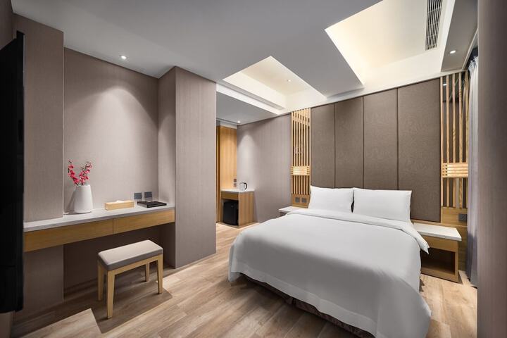 Room 18 of 50
