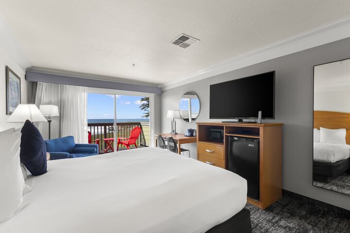1 King Bed Ocean View (24 of 30)