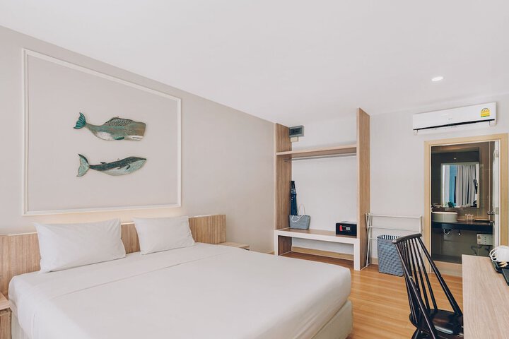 Room 6 of 198