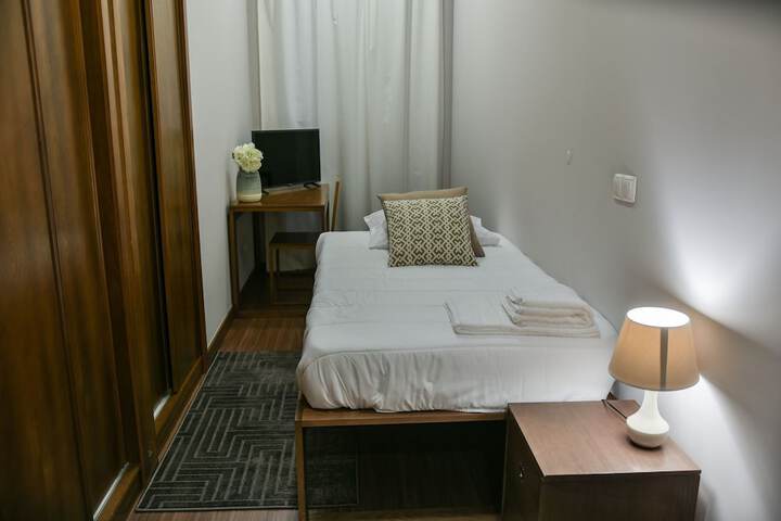 Room 16 of 80